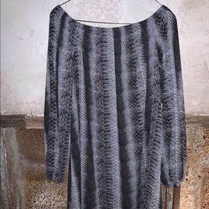 Off the shoulder top. Snake skin print.